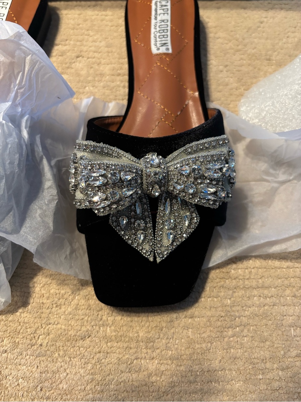Cape Robbin Black Slide with Crystal Bow Accent - Picture 5 of 7